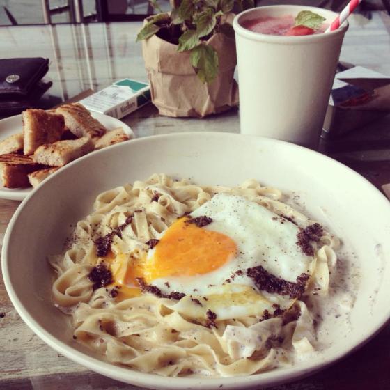 July 17 2013 - my first time to eat at Grace Park, and guess what I ordered? Its best-selling fettuccine with truffle cream and organic egg! 